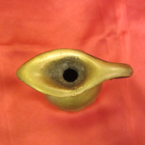 RETRO 70'S BRASS PITCHER, URN STYLE W/RIBBED SIDES - Picture 5 of 7